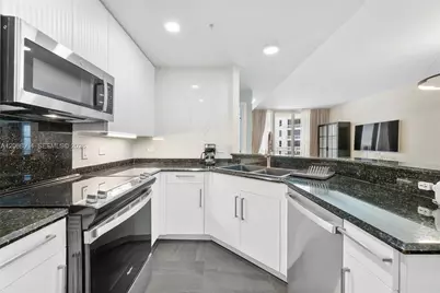 801 Brickell Key Blvd #1805, Miami, FL 33131 - Photo 10