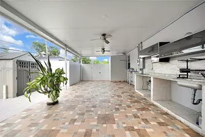 451 E 37St, Hialeah, FL 33013 - Photo 16