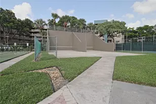 1100 Colony Point Cir, Pembroke Pines, FL 33026 - Photo 18