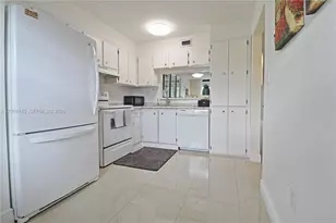 1100 Colony Point Cir, Pembroke Pines, FL 33026 - Photo 8