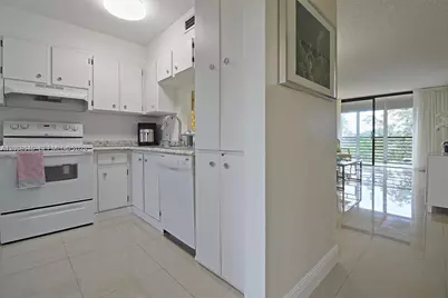 1100 Colony Point Cir #419, Pembroke Pines, FL 33026 - Photo 10