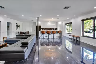 2457 NE 27th Ter, Fort Lauderdale, FL 33305 - Photo 2