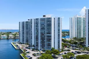 20505 E Country Club Dr, Aventura, FL 33180 - Photo 4