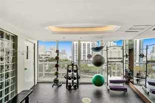 31 SE 5th St, Miami, FL 33131 - Photo 16