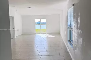 17711 Paradiso Wy, North Fort Myers, FL 33917 - Photo 2