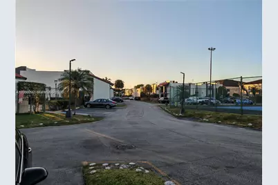 460 W Park Dr #207, Miami, FL 33172 - Photo 14