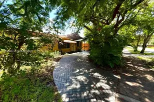 1124 NE 7th St, Hallandale Beach, FL 33009 - Photo 2