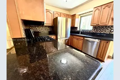 1124 NE 7th St, Hallandale Beach, FL 33009 - Photo 6