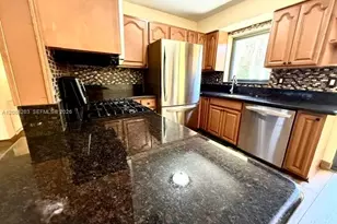 1124 NE 7th St, Hallandale Beach, FL 33009 - Photo 6