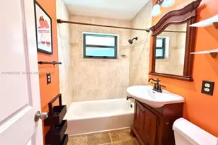 1124 NE 7th St, Hallandale Beach, FL 33009 - Photo 28