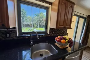 1124 NE 7th St, Hallandale Beach, FL 33009 - Photo 4