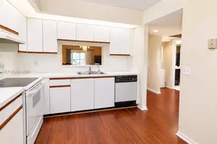 700 SW 128th Ave, Pembroke Pines, FL 33027 - Photo 2