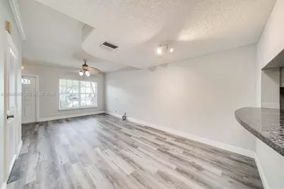 8040 Sanibel Dr #8040, Tamarac, FL 33321 - Photo 10