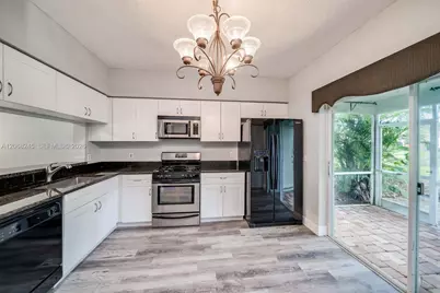 8040 Sanibel Dr #8040, Tamarac, FL 33321 - Photo 6
