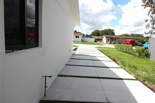 10821 SW 63rd St, Miami, FL 33173 - Photo 32