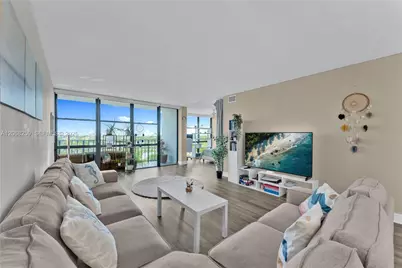 1000 Parkview Dr #1007, Hallandale Beach, FL 33009 - Photo 8