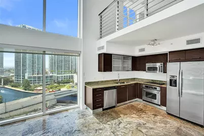 41 SE 5th St #1016, Miami, FL 33131 - Photo 4