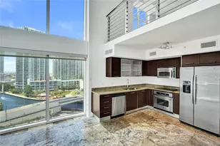 41 SE 5th St, Miami, FL 33131 - Photo 4