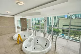 41 SE 5th St, Miami, FL 33131 - Photo 46