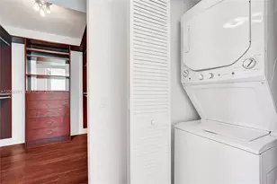 41 SE 5th St, Miami, FL 33131 - Photo 30