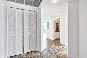 41 SE 5th St, Miami, FL 33131 - Photo 12