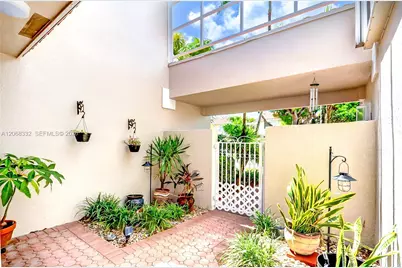 10237 NW 52nd Ln #10237, Doral, FL 33178 - Photo 2