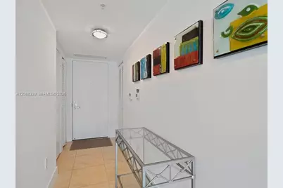 41 SE 5th St #2310, Miami, FL 33131 - Photo 2