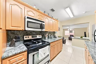 3180 W 3rd Ave, Hialeah, FL 33012 - Photo 18