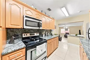 3180 W 3rd Ave, Hialeah, FL 33012 - Photo 18