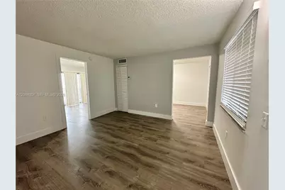 529 SW 4th St #303, Miami, FL 33130 - Photo 6