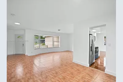 4545 NW 39th St, Lauderdale Lakes, FL 33319 - Photo 8