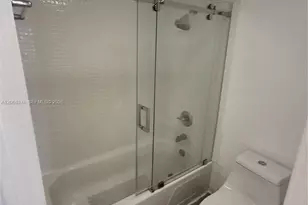 9682 Fontainebleau Blvd, Miami, FL 33172 - Photo 10