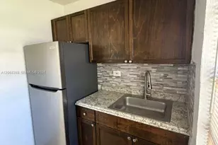 321 NE 2nd St, Hallandale Beach, FL 33009 - Photo 6