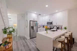 12171 SW 4th St, Pembroke Pines, FL 33025 - Photo 6