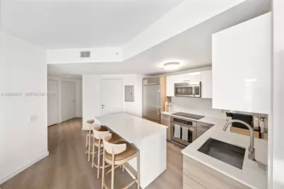 1300 Brickell Bay Dr #3501, Miami, FL 33131 - Photo 10