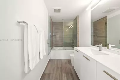1300 Brickell Bay Dr #3501, Miami, FL 33131 - Photo 20