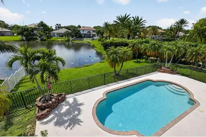 600 SW 167th Way, Pembroke Pines, FL 33027 - Photo 2