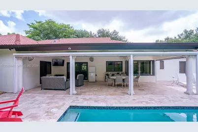 15600 NW 82nd Ct, Miami Lakes, FL 33016 - Photo 12