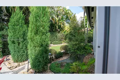 15600 NW 82nd Ct, Miami Lakes, FL 33016 - Photo 32