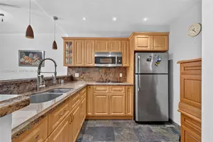 3301 N Country Club Dr, Aventura, FL 33180 - Photo 18