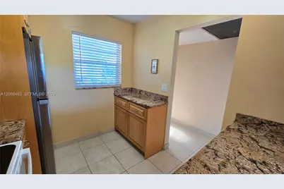 9230 Lagoon Pl #310, Davie, FL 33324 - Photo 6