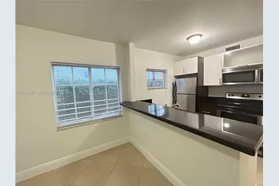 1034 Lenox Ave #10, Miami Beach, FL 33139 - Photo 4