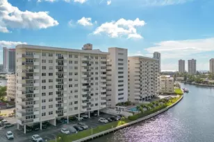 401 Golden Isles Dr, Hallandale Beach, FL 33009 - Photo 28
