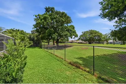 7300 Corkwood Ter, Tamarac, FL 33321 - Photo 52