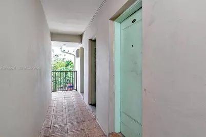 318 Majorca Ave #304, Coral Gables, FL 33134 - Photo 4
