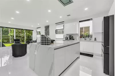 9730 NW 74th Ter, Doral, FL 33178 - Photo 10