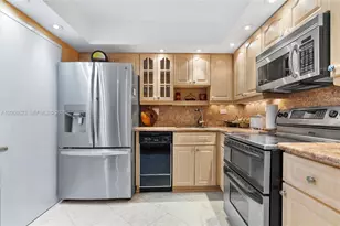 5555 Collins Ave, Miami Beach, FL 33140 - Photo 6