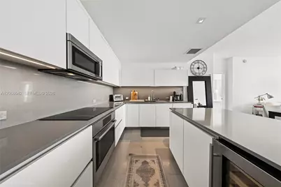 68 SE 6th St #2909, Miami, FL 33131 - Photo 4