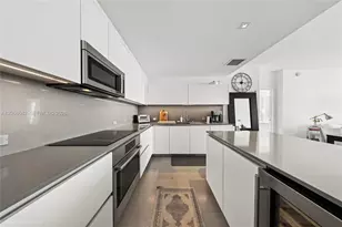 68 SE 6th St, Miami, FL 33131 - Photo 4
