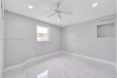700 W 51st Pl, Hialeah, FL 33012 - Photo 18